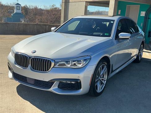 Used 2016 BMW 750i xDrive image 10