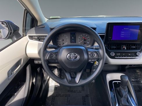 Used 2025 Toyota Corolla LE FWD image 12