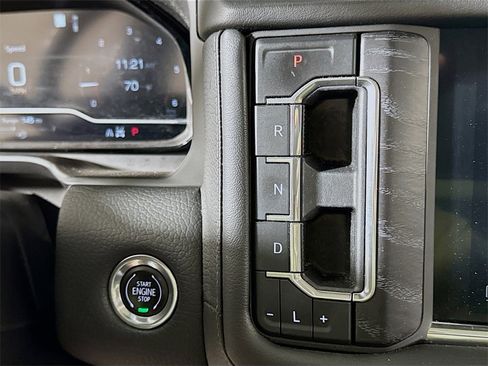 Used 2023 GMC Yukon XL Denali image 16