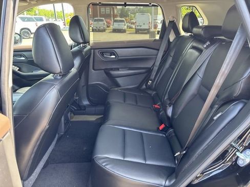 Used 2023 Nissan Rogue SV w/ SV Premium Package AWD/4WD image 13