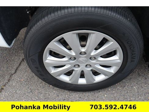 Used 2020 Chrysler Voyager L image 35