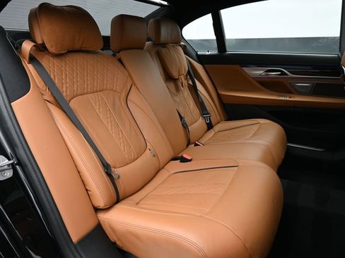 Used 2022 BMW 750i xDrive 750i xDrive w/ Executive Package image 25