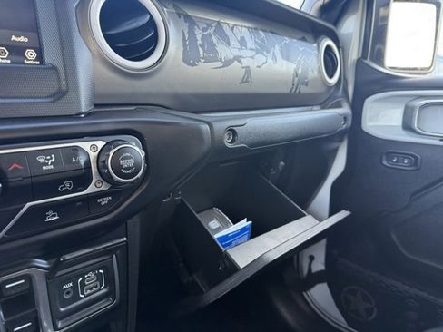 Used 2023 Jeep Gladiator Sport image 25