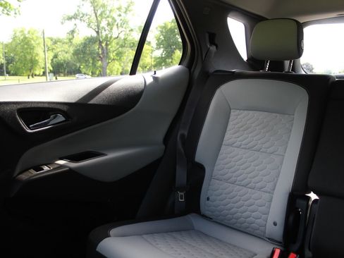 Used 2020 Chevrolet Equinox LS w/ LS Convenience Package FWD image 12