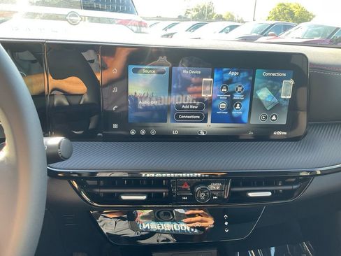 New 2026 Nissan Kicks SR image 22