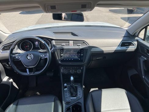 Used 2018 Volkswagen Tiguan SE w/ Panoramic Sunroof Package AWD/4WD image 16