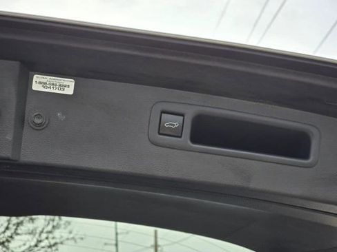 Used 2022 Toyota Highlander LE AWD/4WD image 31