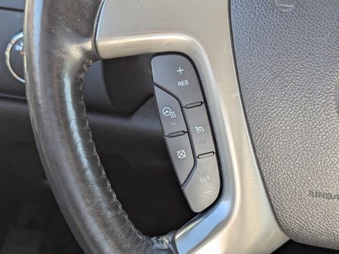 Used 2013 Chevrolet Avalanche LTZ image 24