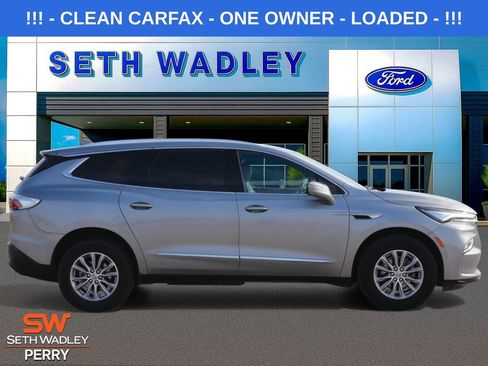 Used 2024 Buick Enclave Premium image 3