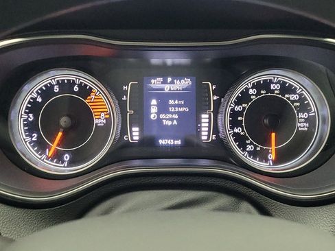 Used 2019 Jeep Cherokee Latitude w/ Popular Appearance Group image 23