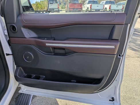 Certified 2022 Ford Expedition Limited image 40