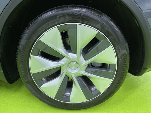 Used 2023 Tesla Model Y Long Range image 14