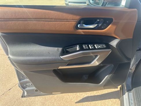 Used 2022 Nissan Pathfinder Platinum w/ Cargo Package image 9