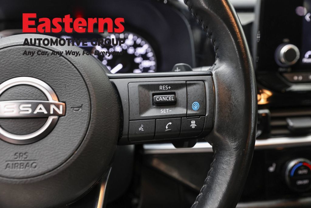Used 2025 Nissan Pathfinder SV FWD image 16