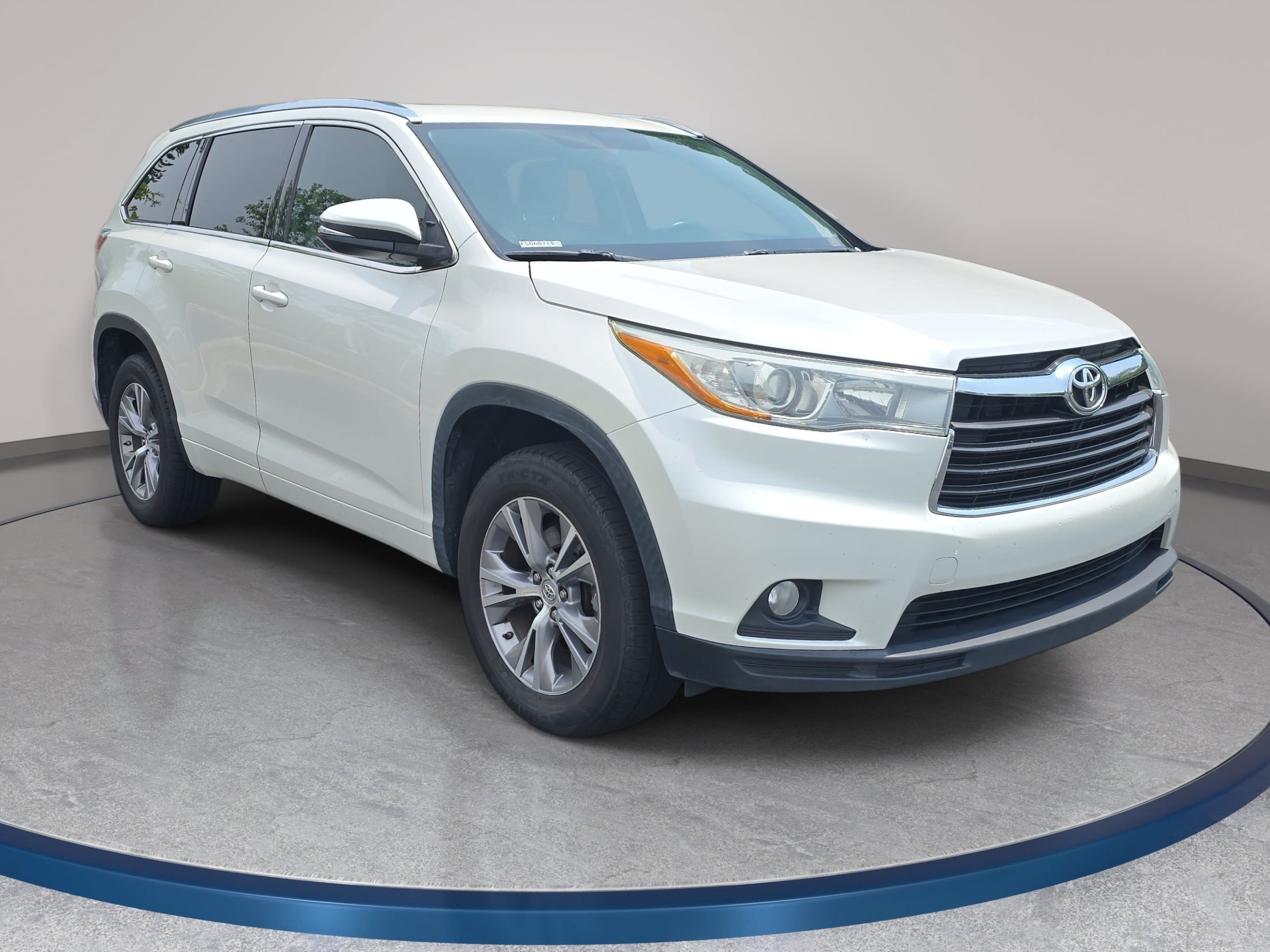Used 2015 Toyota Highlander XLE FWD image 3