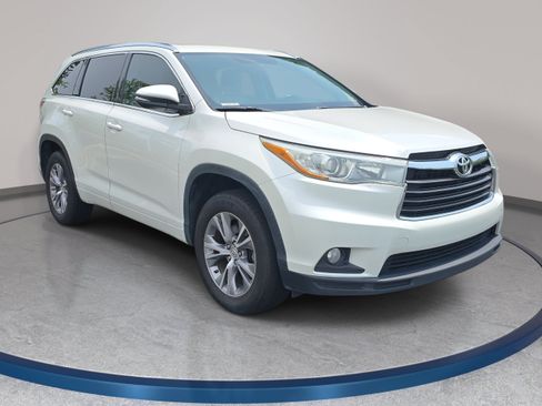 Used 2015 Toyota Highlander XLE FWD image 3