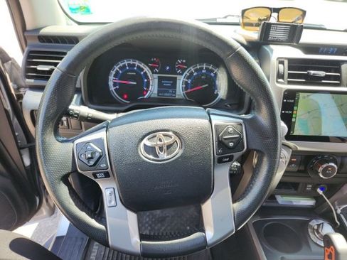 Used 2018 Toyota 4Runner SR5 AWD/4WD image 14