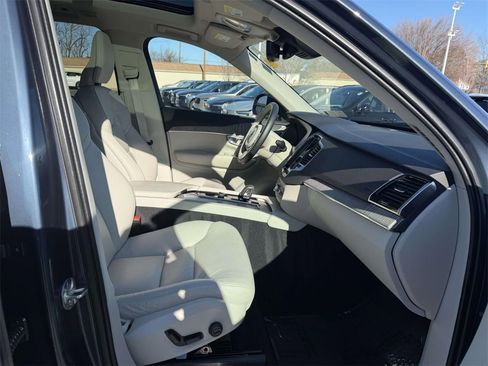 Used 2024 Volvo XC90 B5 Plus image 12