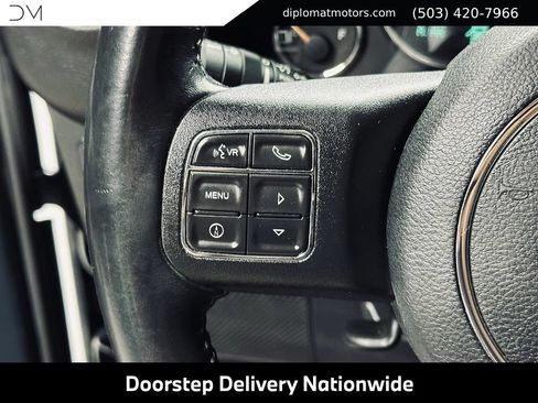 Used 2017 Jeep Wrangler Unlimited Rubicon w/ Connectivity Group AWD/4WD image 27