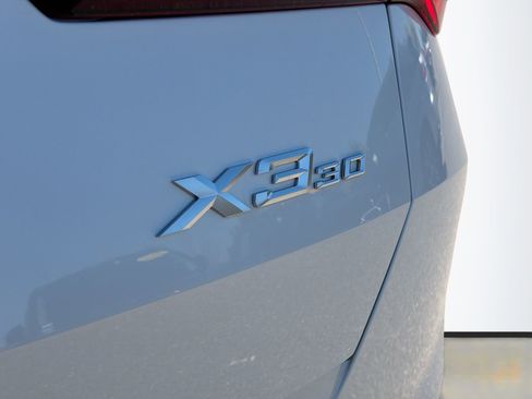 Used 2025 BMW X3 xDrive30i w/ Premium Package image 12