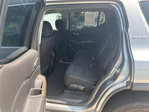 Used 2023 GMC Acadia SLE image 13