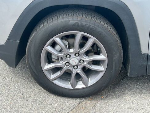 Used 2024 GMC Terrain SLT image 13