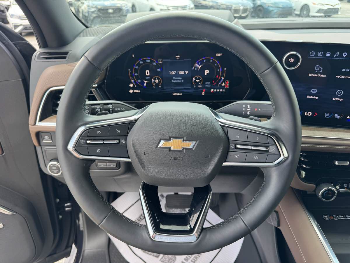 Used 2026 Chevrolet Suburban High Country RWD image 19