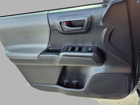 Used 2022 Toyota Tacoma SR image 15