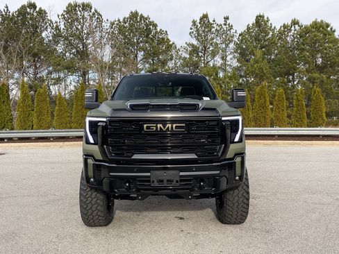 Used 2025 GMC Sierra 2500 AT4X image 12