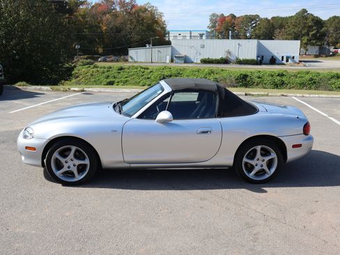Used 2003 MAZDA MX-5 Miata RWD image 14