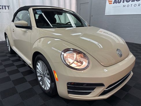 Used 2019 Volkswagen Beetle 2.0T SE image 3