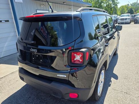 Used 2016 Jeep Renegade Latitude FWD image 5