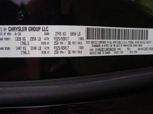 Used 2010 Volkswagen Routan SE FWD image 40