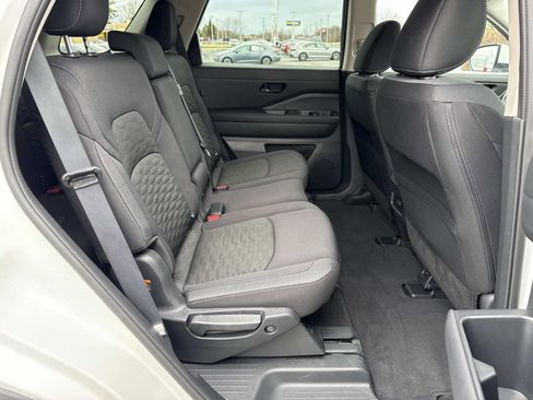 Used 2025 Nissan Pathfinder SV image 26