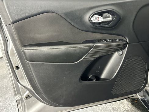 Used 2016 Jeep Cherokee Latitude w/ Comfort/Convenience Group image 33