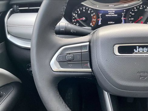 Used 2025 Jeep Compass Limited AWD/4WD image 13