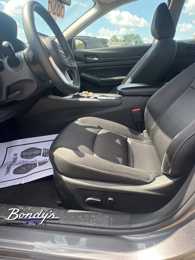 Used 2025 Nissan Altima 2.5 SV FWD image 5