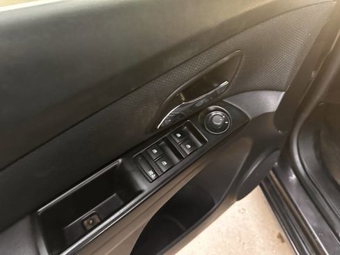 Used 2014 Chevrolet Cruze LT image 14