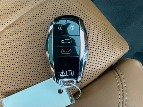 Used 2022 Bentley Flying Spur V8 AWD/4WD image 72