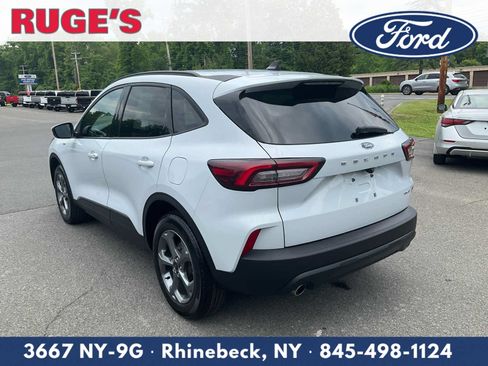 Certified 2025 Ford Escape ST-Line Select AWD/4WD image 9