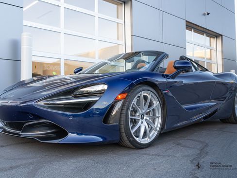 Used 2020 McLaren 720S Spider image 1
