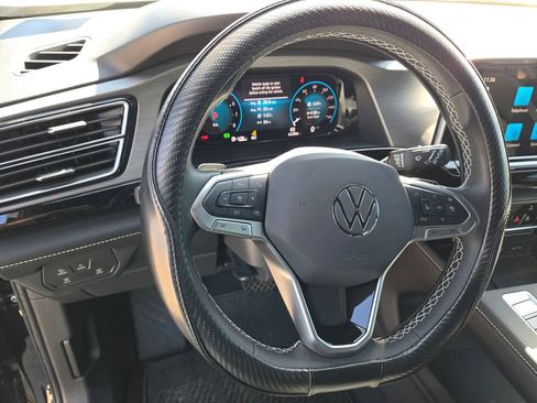 Used 2024 Volkswagen Atlas Cross Sport SE image 8