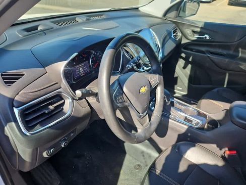 Used 2023 Chevrolet Equinox Premier AWD/4WD image 2