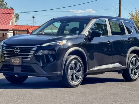Used 2025 Nissan Rogue SV AWD/4WD image 9