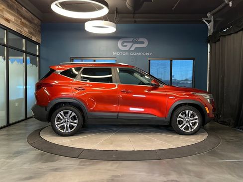 Used 2022 Kia Seltos S AWD/4WD image 2