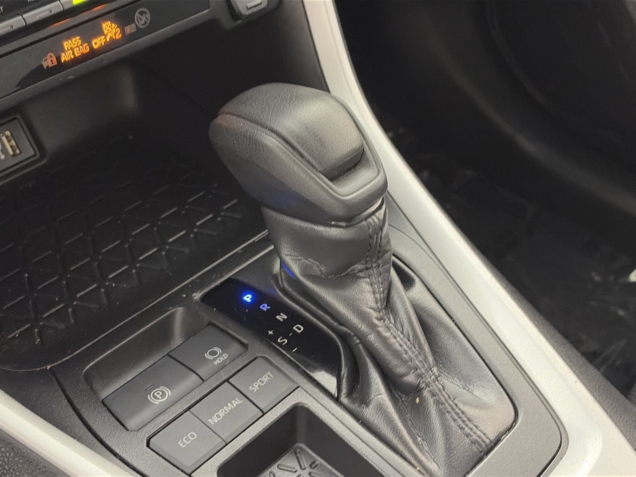 Used 2023 Toyota RAV4 XLE FWD image 14