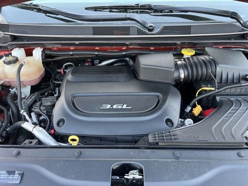 Used 2018 Chrysler Pacifica Limited w/ Tire & Wheel Group FWD image 35