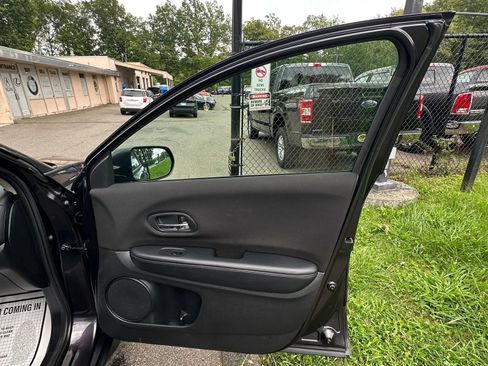 Used 2016 Honda HR-V LX image 36