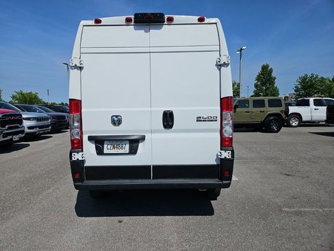 Used 2024 RAM ProMaster 2500 w/ Convenience Group FWD image 6