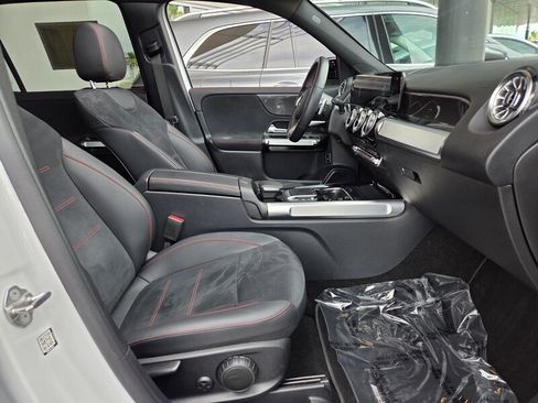 Certified 2022 Mercedes-Benz GLB 250 4MATIC image 19